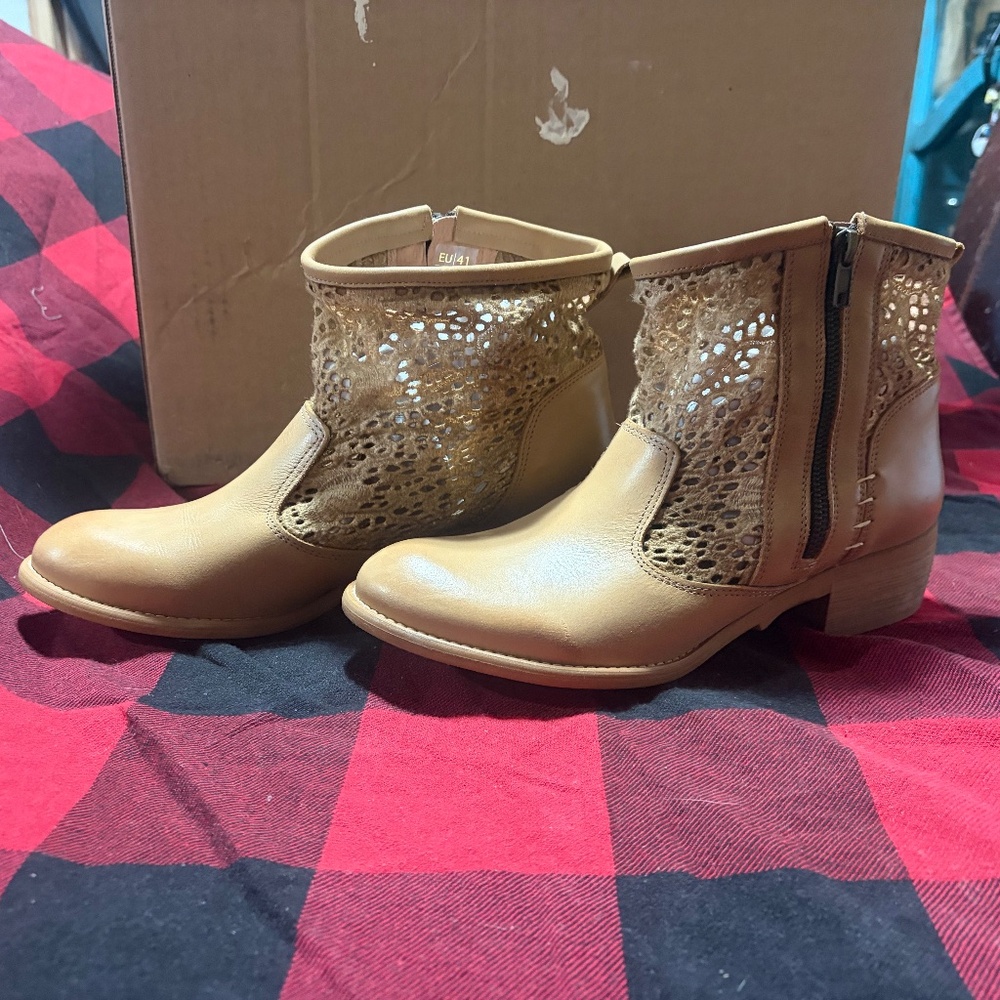 Musse & Cloud Tan/Camel Leather Booties Sz 10